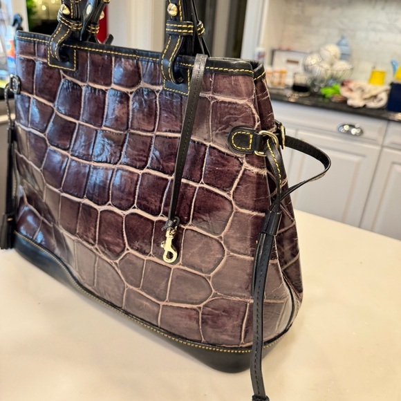 DOONEY & BOURKE CROC EMBOSSED COGNAC W/BLACK ACCENTS LEATHER TOTE SHOULDER BAG - Picture 3 of 16